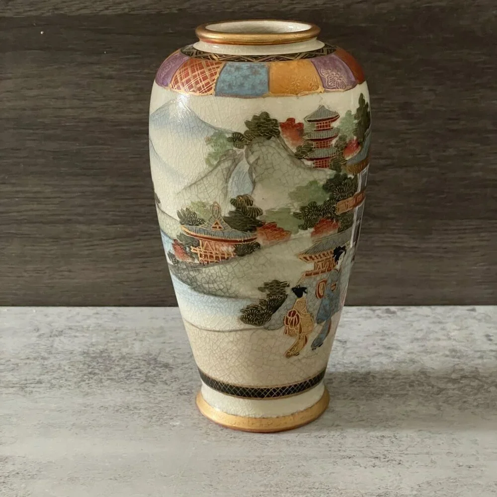 Early 20th C.  Japanese Satsuma Hand-Painted Enamel Multicolor Gilded 6.5